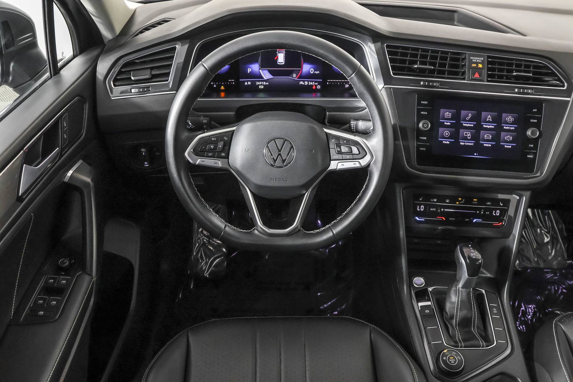 Used 2023 Volkswagen Tiguan SE image 36