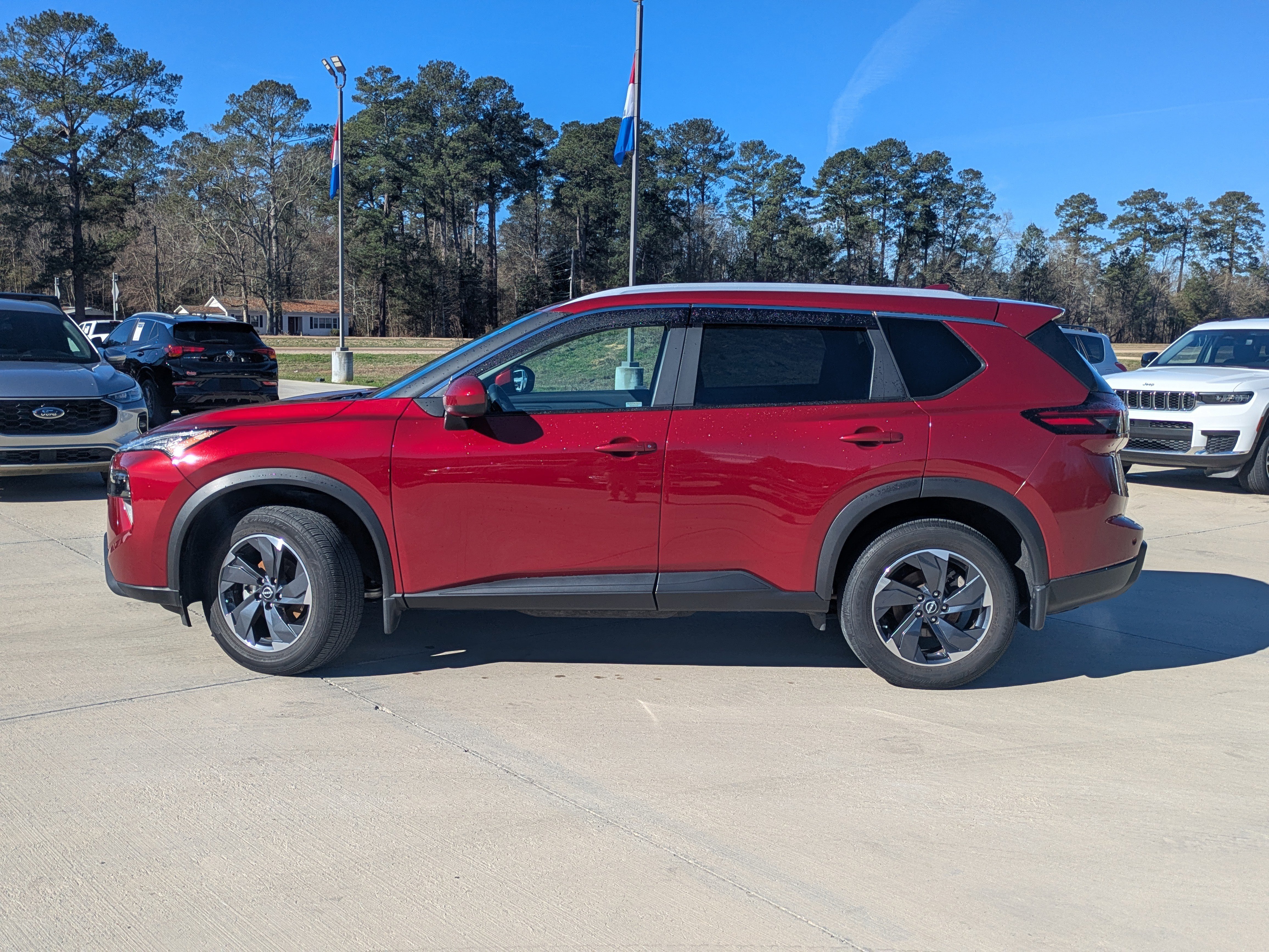 Used 2024 Nissan Rogue SV w/ SV Premium Package image 5