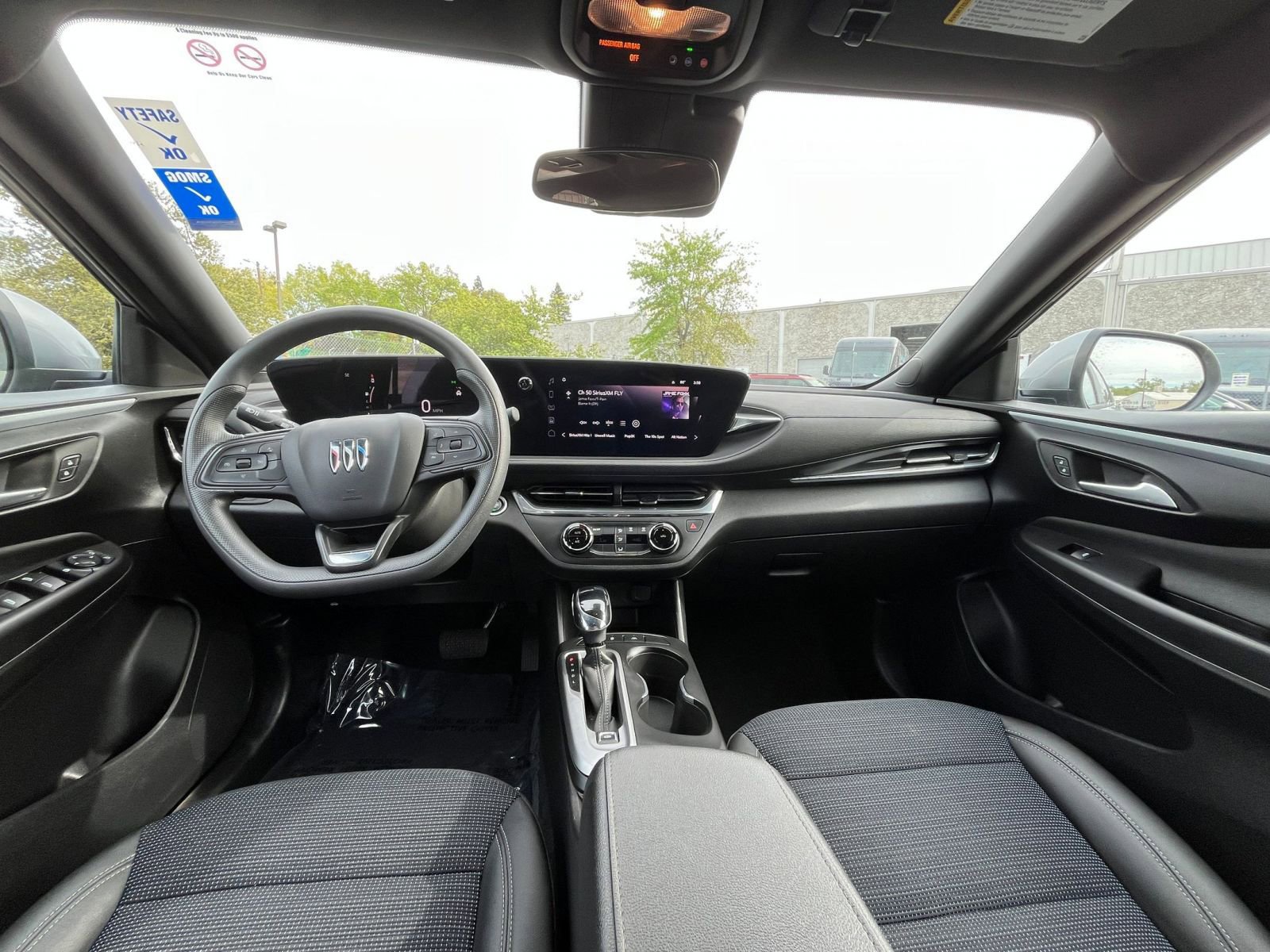 Used 2025 Buick Envista Preferred image 32