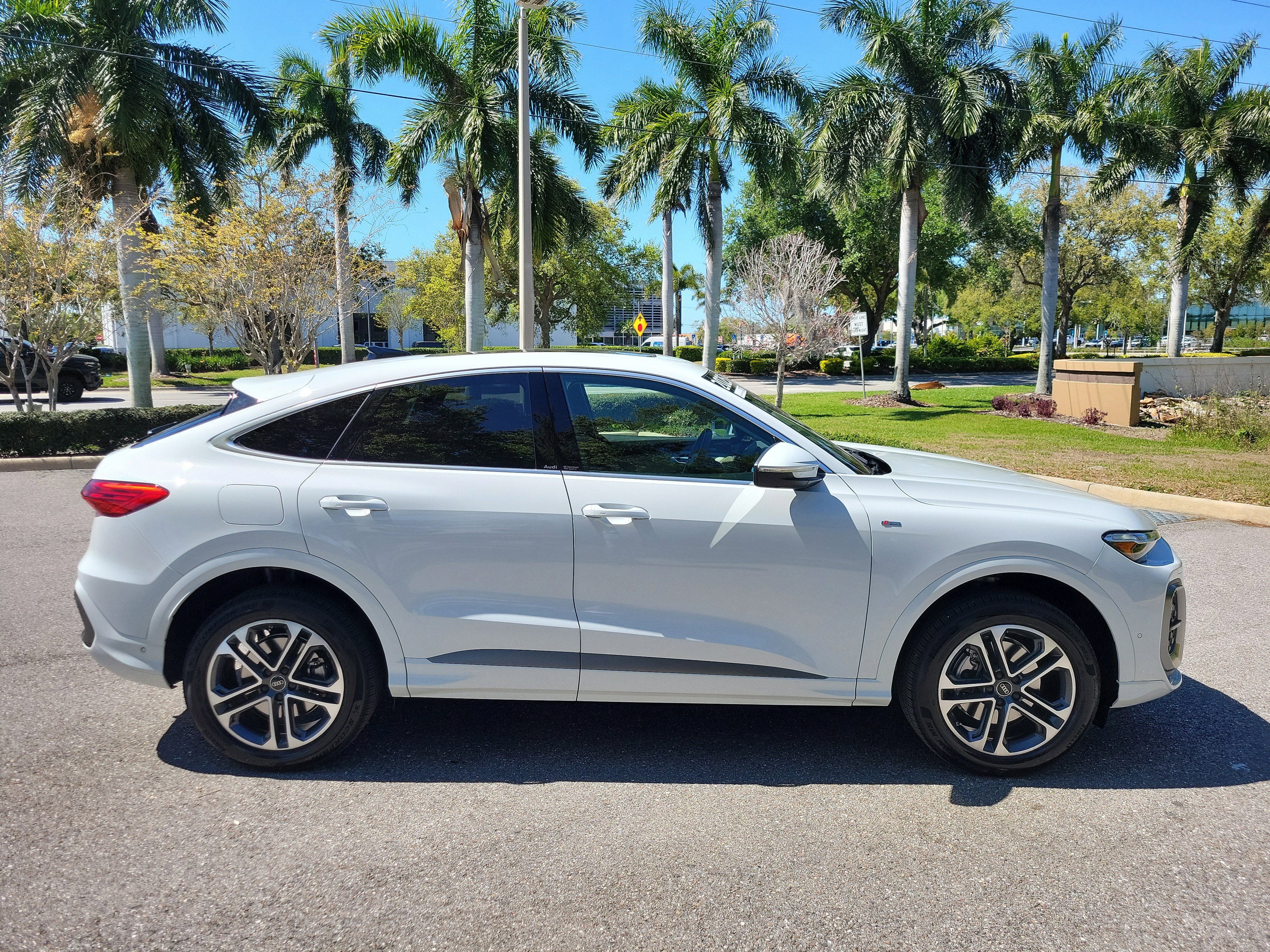Used 2025 Audi Q5 Premium Plus w/ Premium Plus image 4