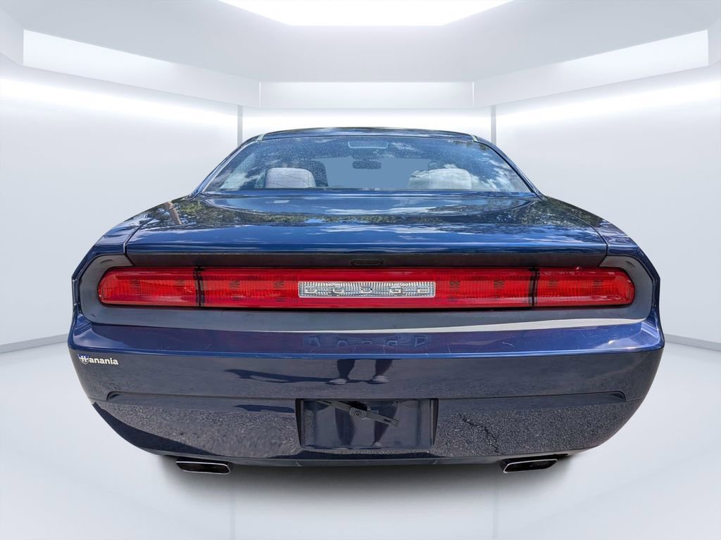 Used 2014 Dodge Challenger SXT RWD image 4