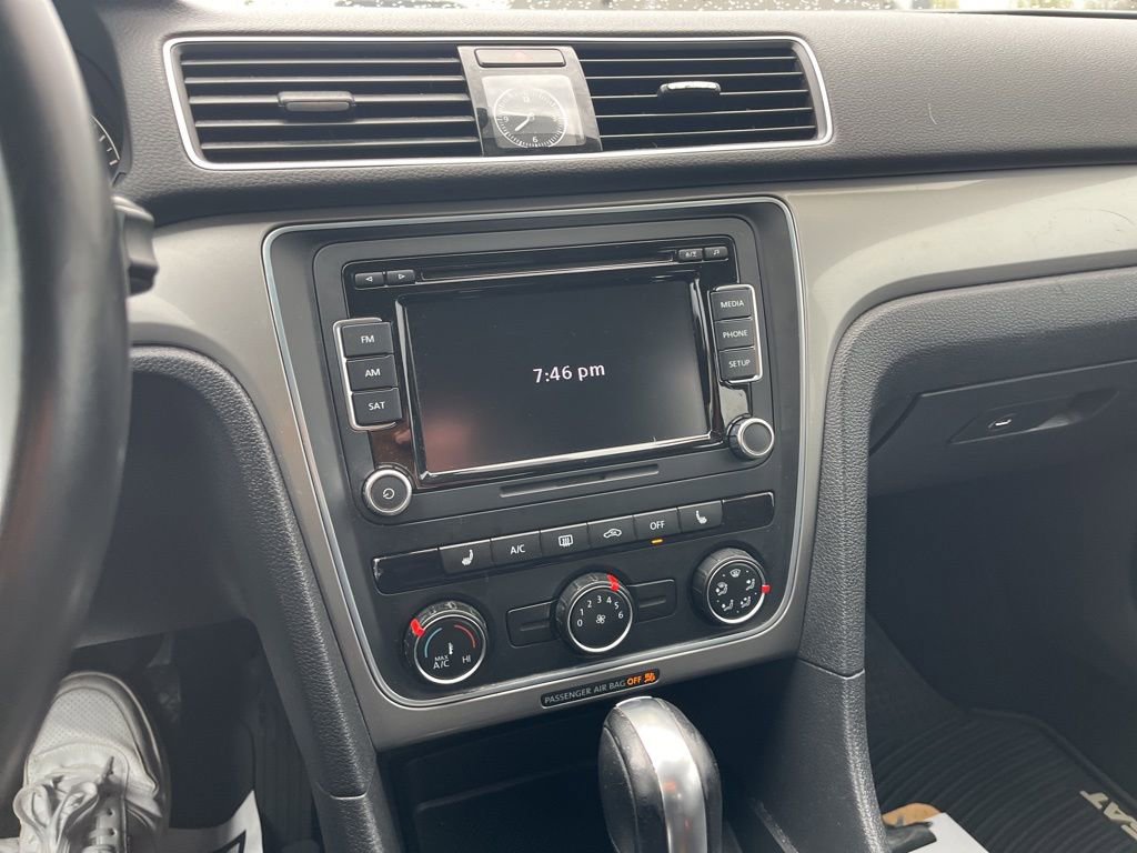 Used 2015 Volkswagen Passat 1.8T Limited Edition image 16