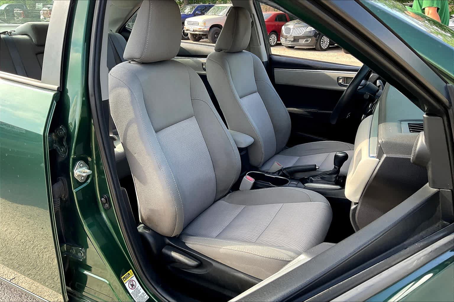 Used 2015 Toyota Corolla LE FWD image 9