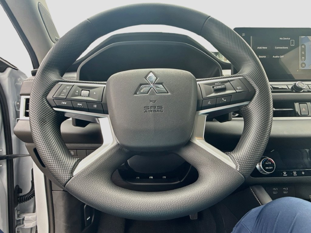 New 2026 Mitsubishi Outlander ES FWD image 11