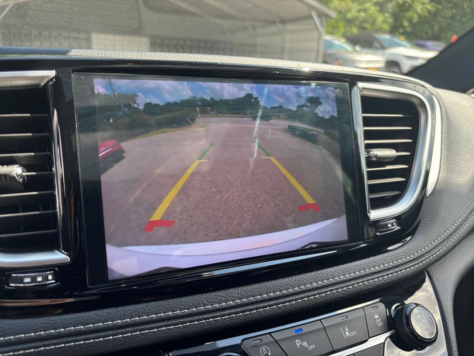 Used 2025 Chrysler Pacifica Limited FWD image 17