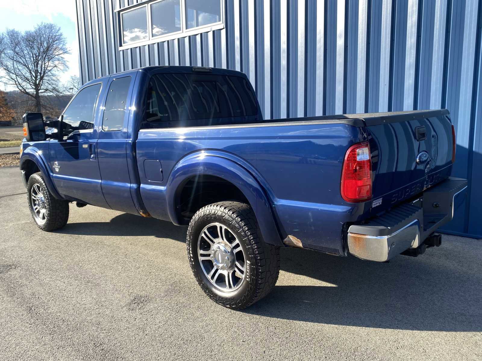 Used 2011 Ford F350 Lariat w/ Lariat Interior Pkg image 3