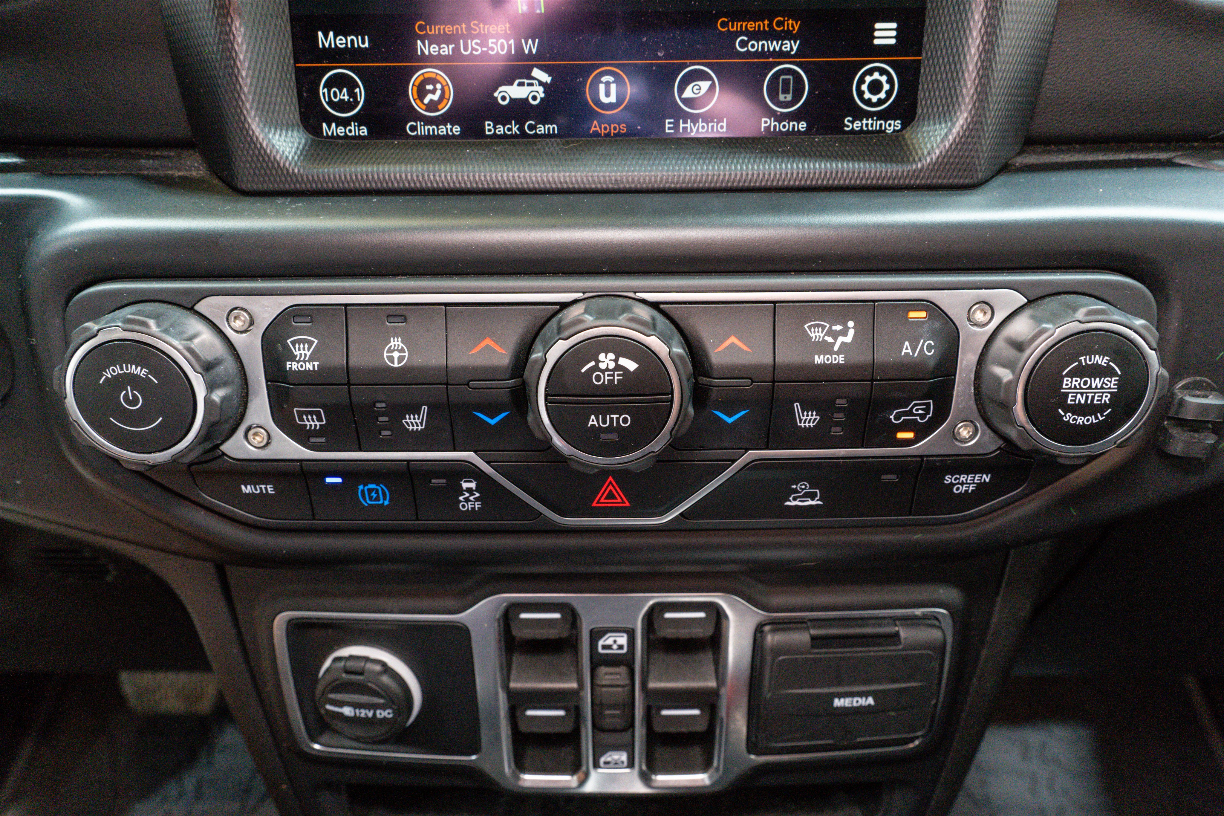 Used 2021 Jeep Wrangler Unlimited Sahara w/ Cold Weather Group AWD/4WD image 19