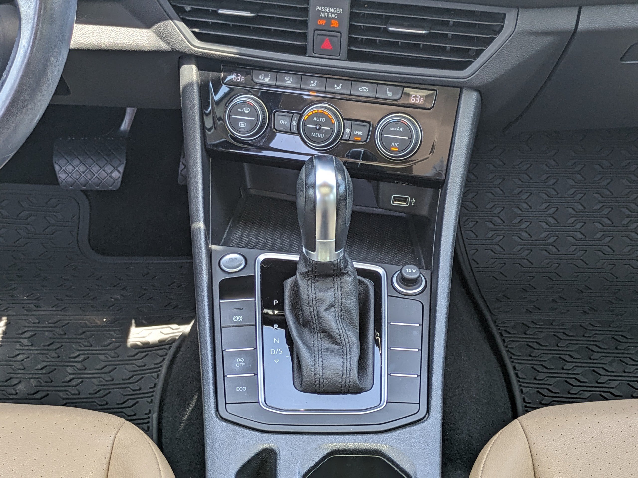 Used 2019 Volkswagen Jetta SE w/ Cold Weather Package FWD image 18
