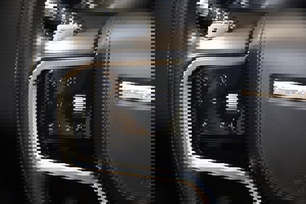 Used 2021 Land Rover Range Rover Velar R-Dynamic S image 35