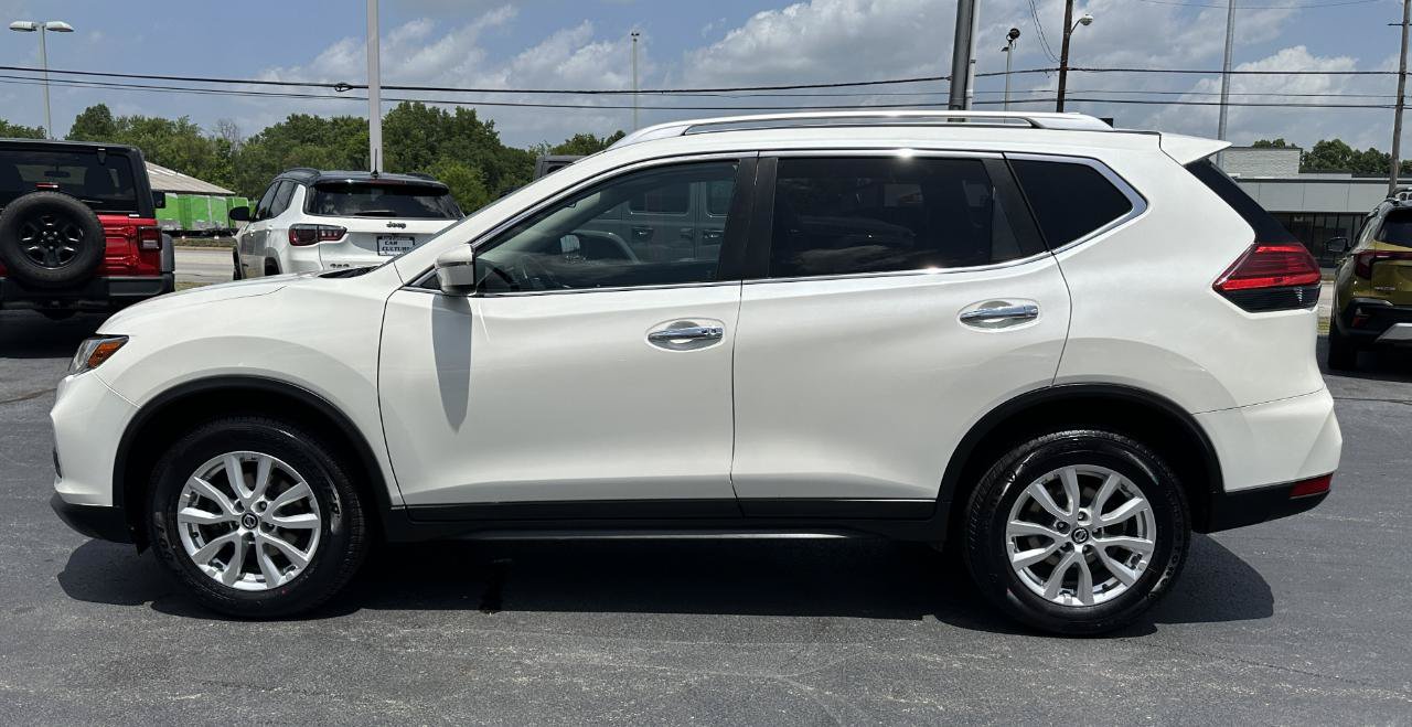 Used 2017 Nissan Rogue SV AWD/4WD image 10