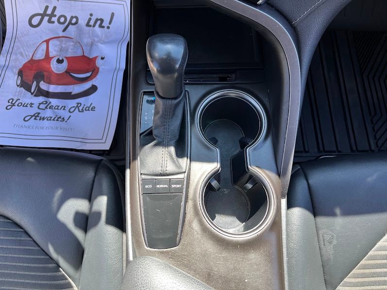 Used 2023 Toyota Camry SE image 18