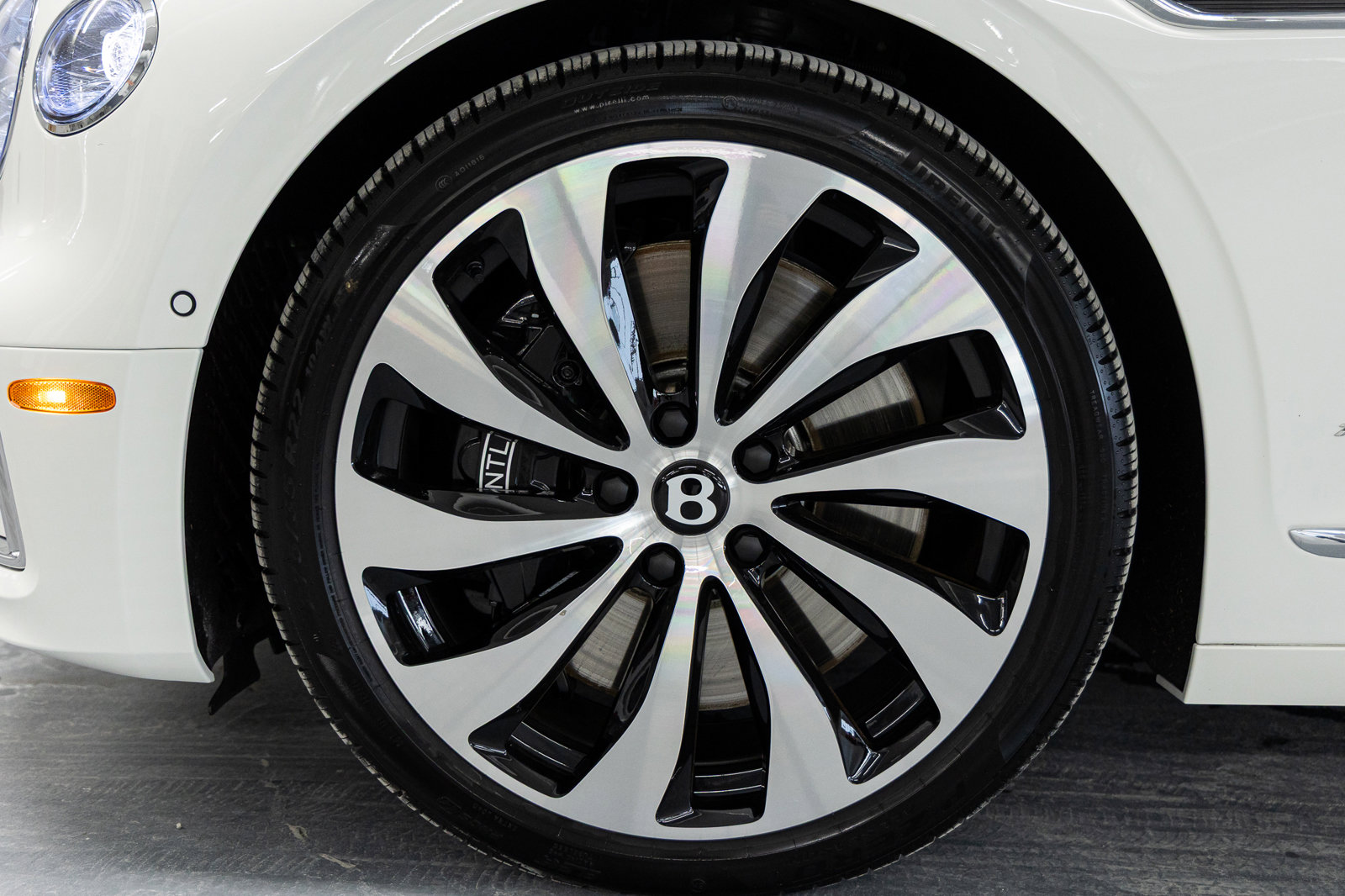 Certified 2026 Bentley Flying Spur Plug-In Hybrid image 17