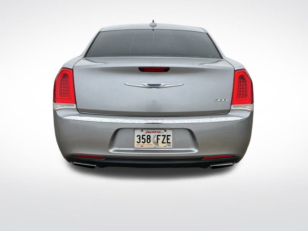 Used 2018 Chrysler 300 Touring L image 6