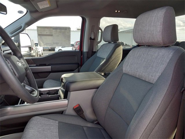 New 2025 Ford F350 XLT w/ Black Appearance Package image 7