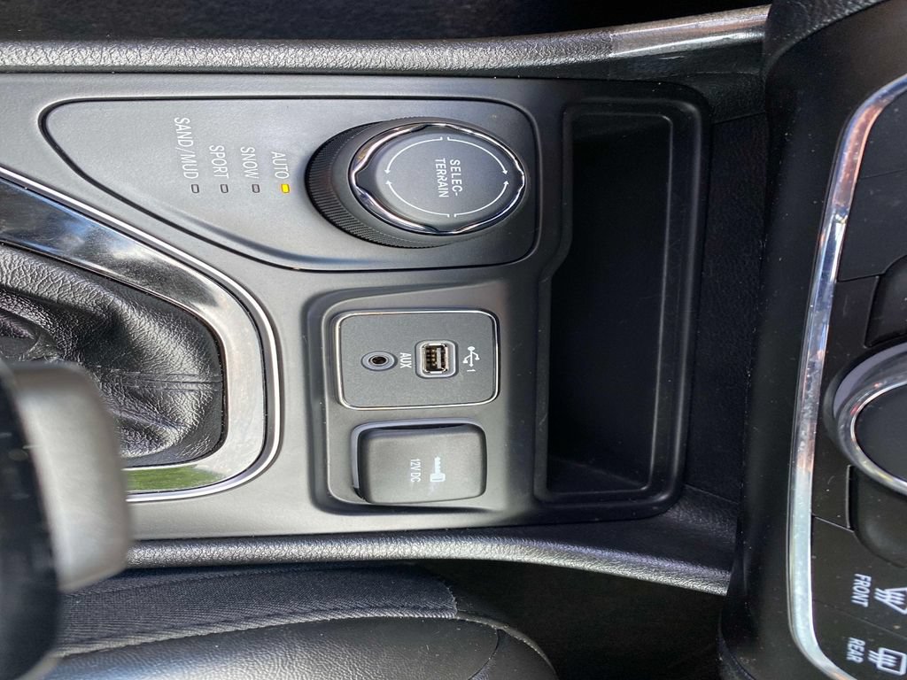 Certified 2020 Jeep Cherokee Latitude Plus AWD/4WD image 16