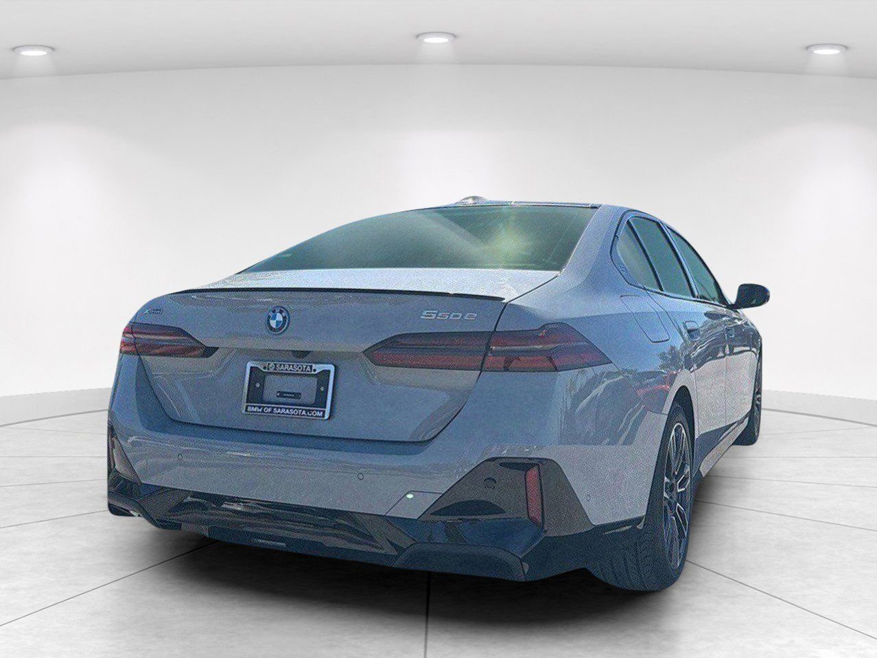 New 2026 BMW 550e xDrive w/ Executive Package AWD/4WD image 4