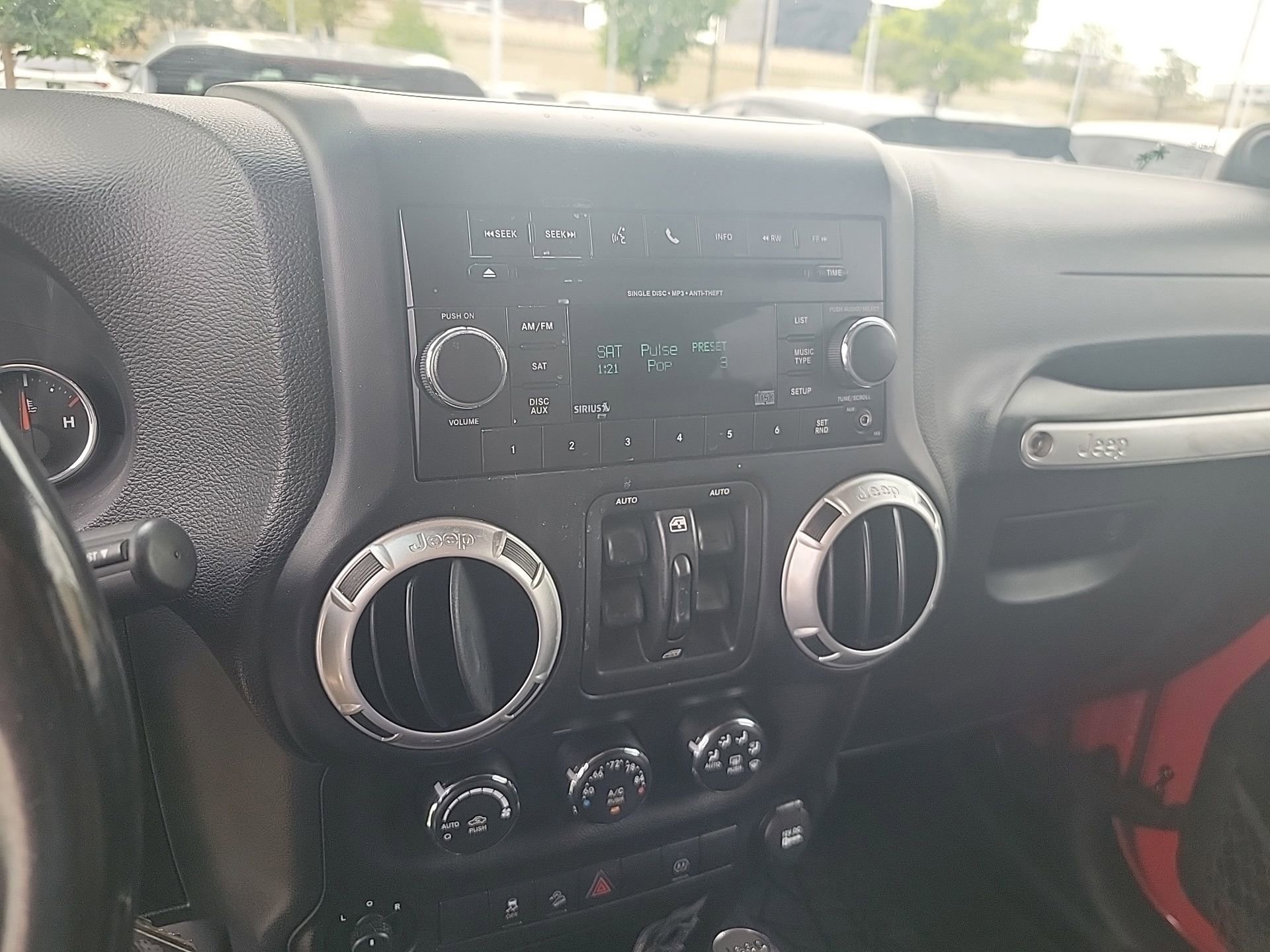 Used 2012 Jeep Wrangler Unlimited Sahara w/ Connectivity Group AWD/4WD image 11