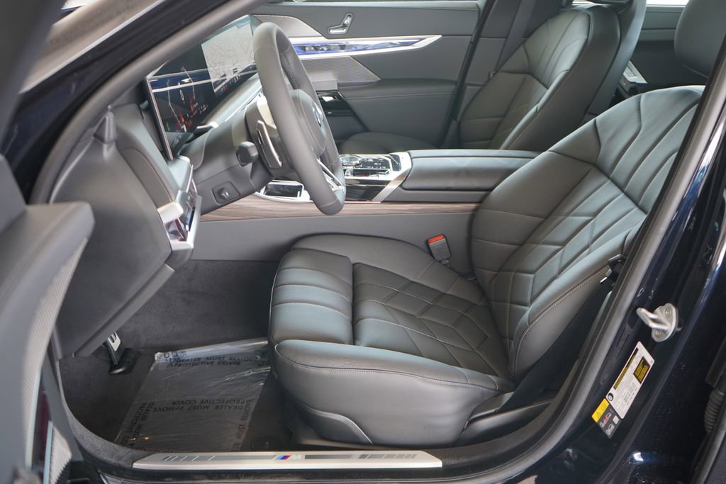 Used 2025 BMW 750e xDrive AWD/4WD image 11