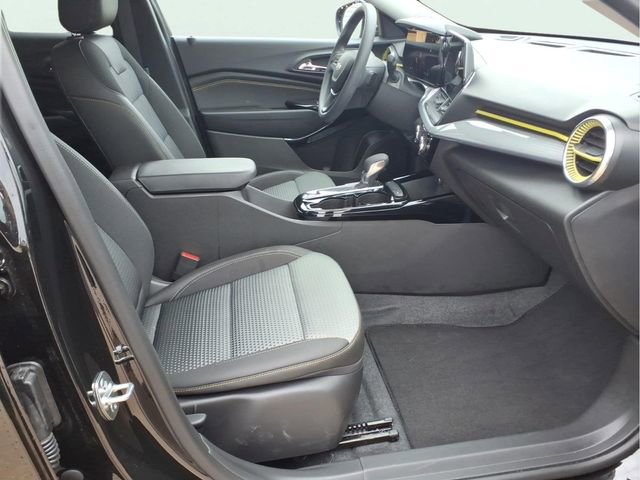 Used 2026 Chevrolet Trax LT FWD image 21
