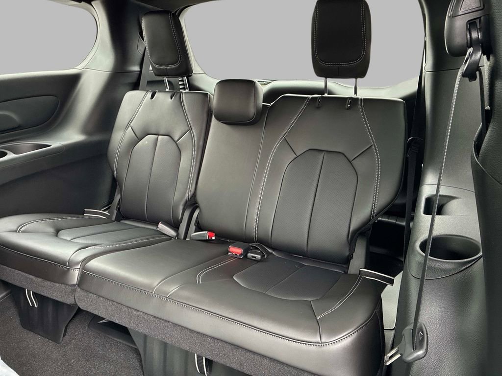 New 2026 Chrysler Pacifica Select AWD/4WD image 7
