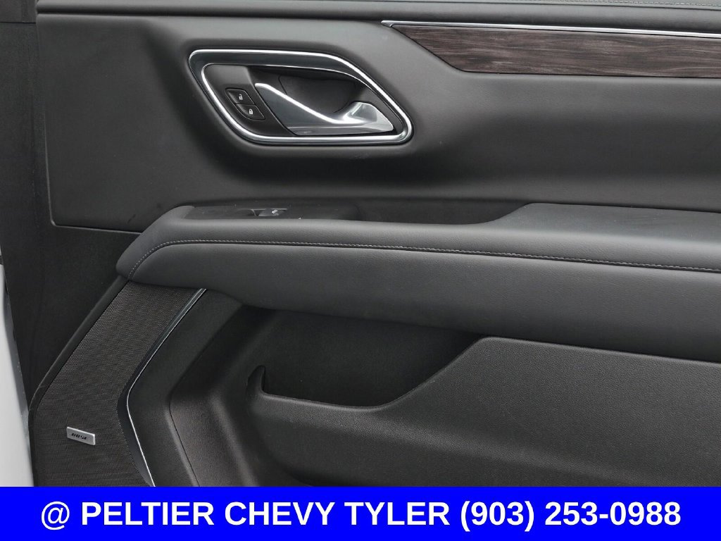Used 2024 Chevrolet Suburban LT w/ Luxury Package RWD image 16