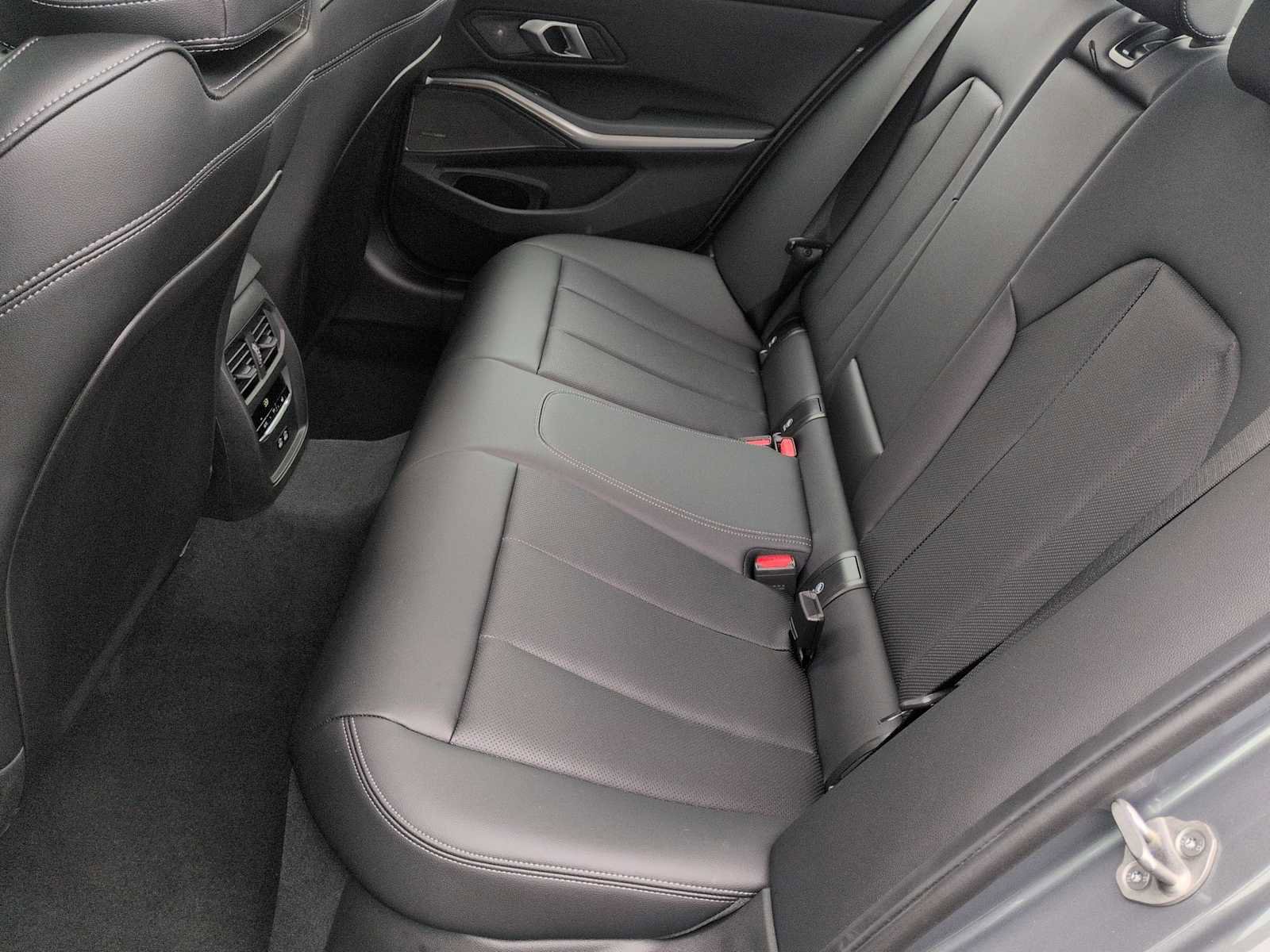 Used 2026 BMW 330i xDrive Sedan w/ M Sport Package image 21