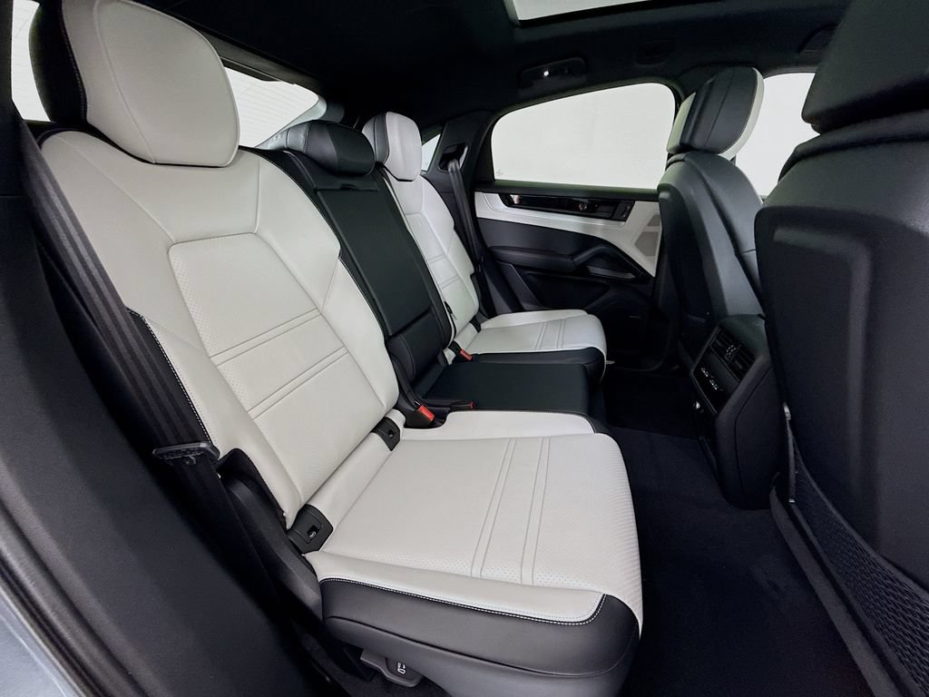 New 2026 Porsche Cayenne Coupe AWD/4WD image 29