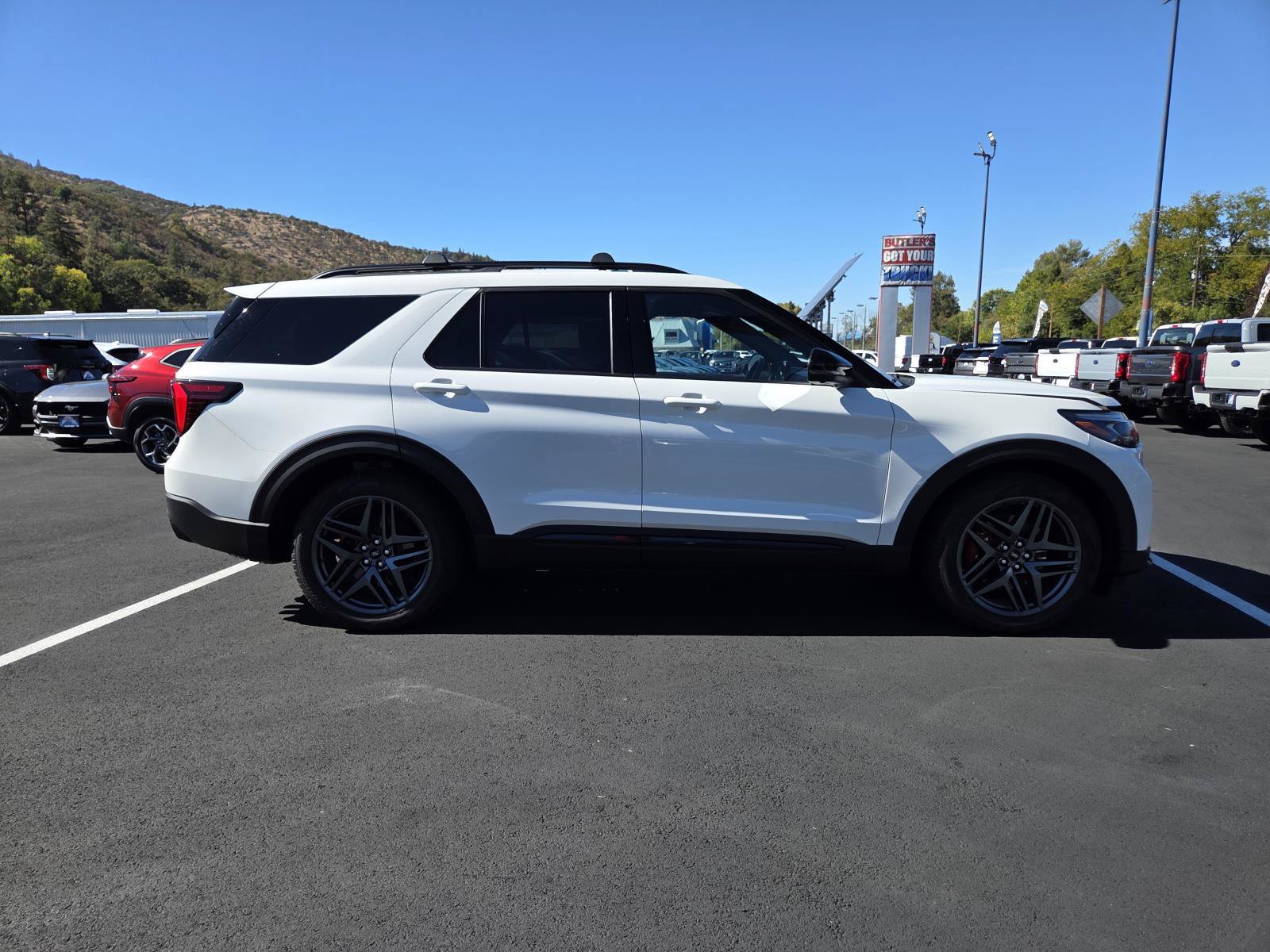 Used 2025 Ford Explorer ST w/ Sun And Sound Package AWD/4WD image 4