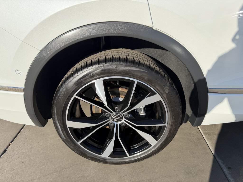 Used 2024 Volkswagen Tiguan SEL R-Line AWD/4WD image 15