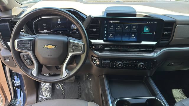 Used 2025 Chevrolet Silverado 2500 LTZ w/ LTZ Premium Package AWD/4WD image 9