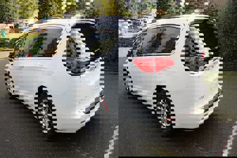 Used 2020 Chrysler Voyager Lxi image 4