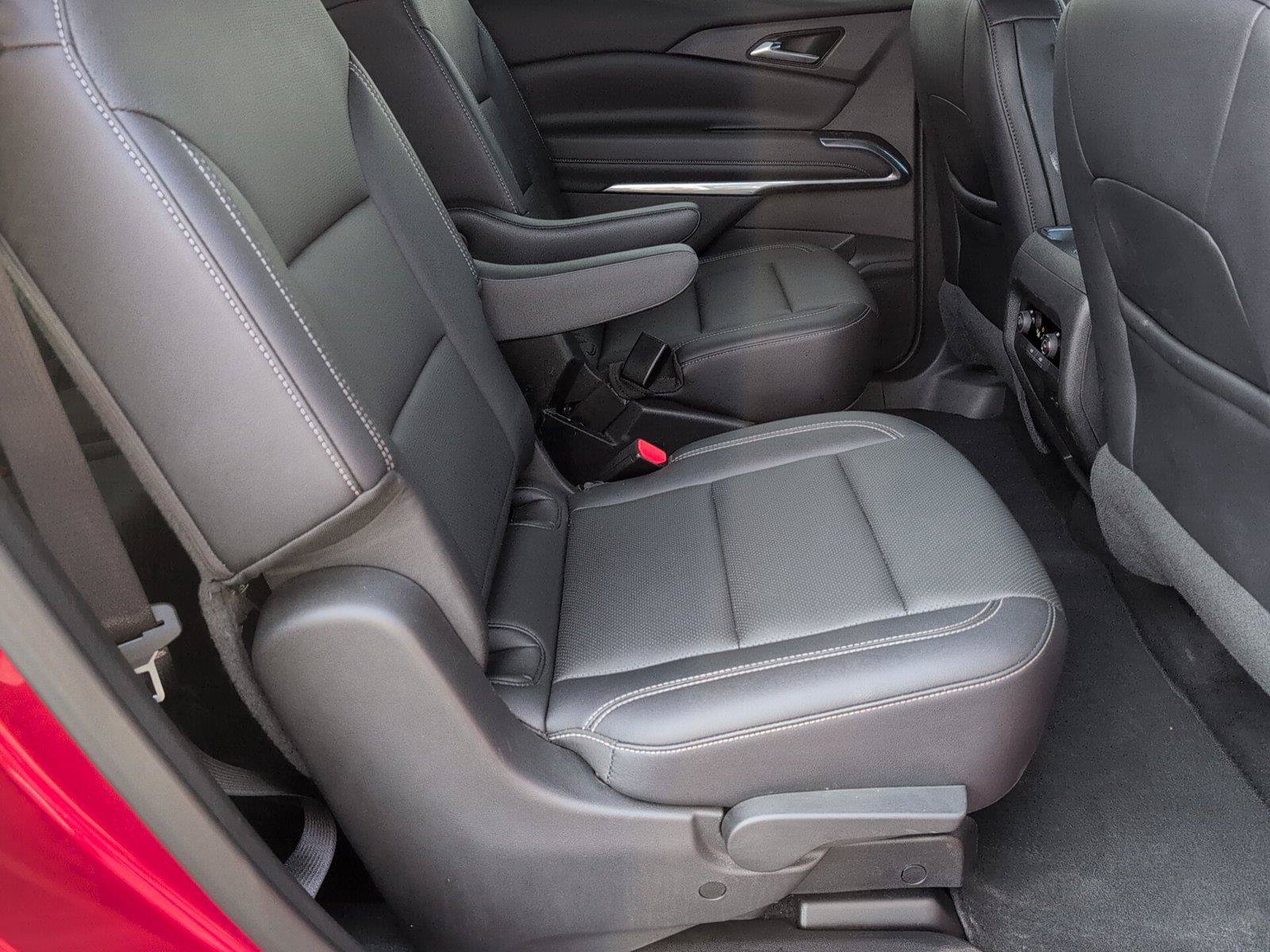 Certified 2025 Chevrolet Traverse LT FWD image 38