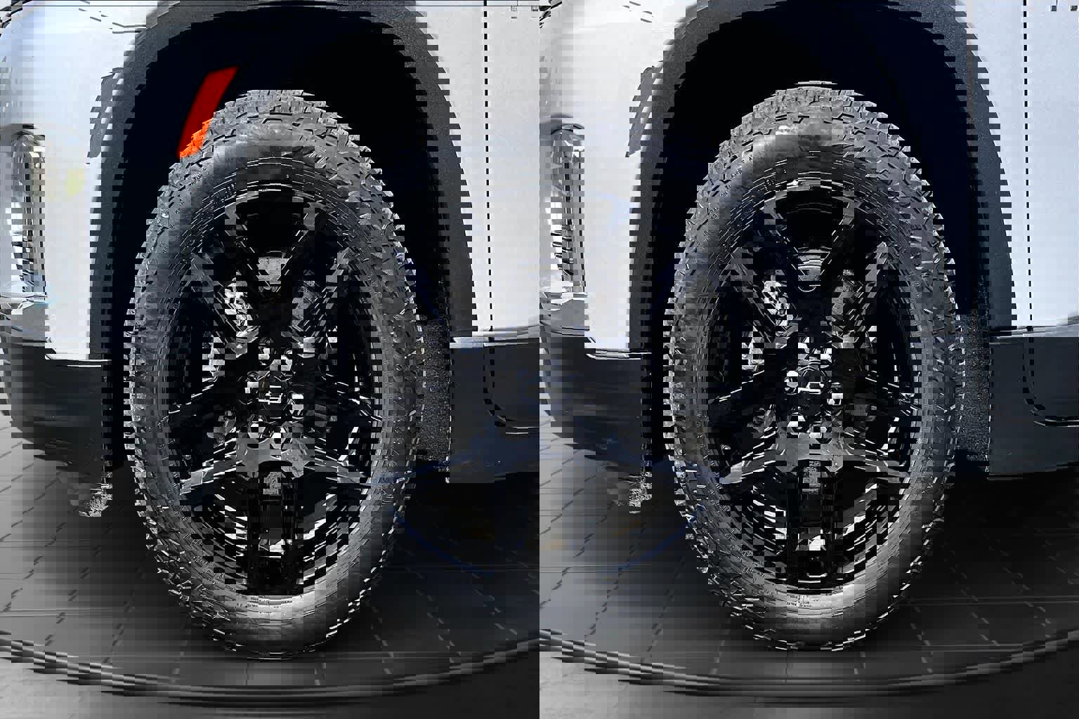 Used 2022 Chevrolet Traverse LS w/ Safety Package AWD/4WD image 8