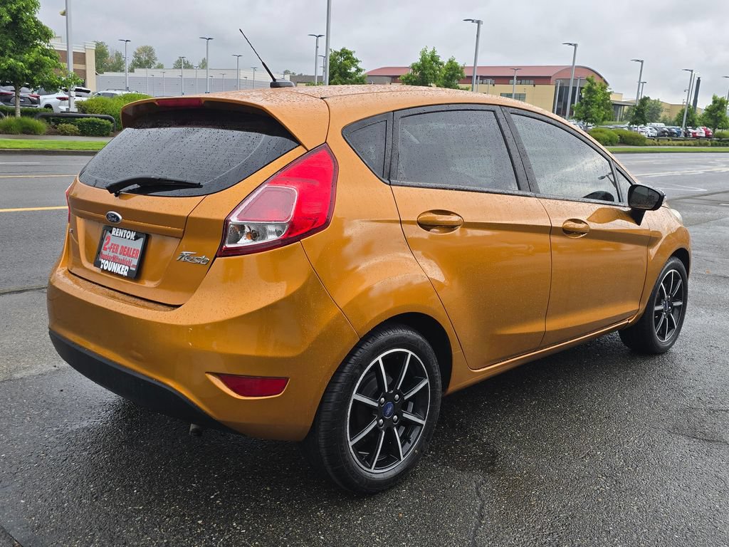 Used 2016 Ford Fiesta SE w/ SE Black Package FWD image 5