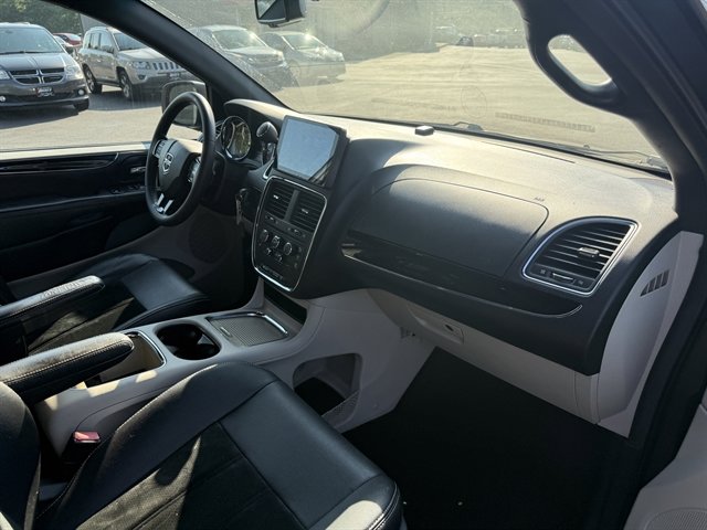 Used 2017 Dodge Grand Caravan SE image 43
