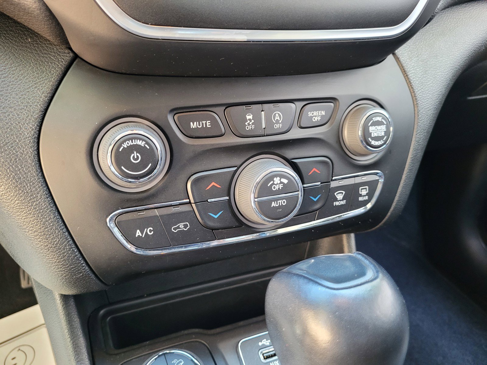 Used 2022 Jeep Cherokee Trailhawk AWD/4WD image 19