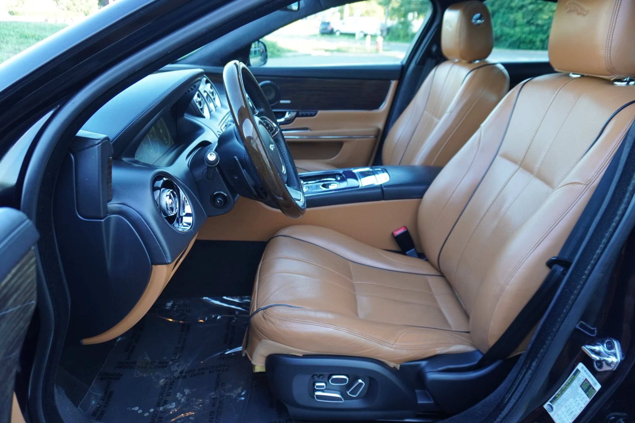 Used 2012 Jaguar XJ Supercharged RWD image 9