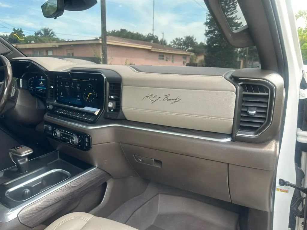 Used 2022 Chevrolet Silverado 1500 LTZ w/ LTZ Premium Package AWD/4WD image 15