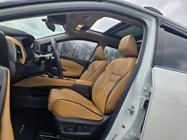 Used 2021 Nissan Rogue Platinum image 14