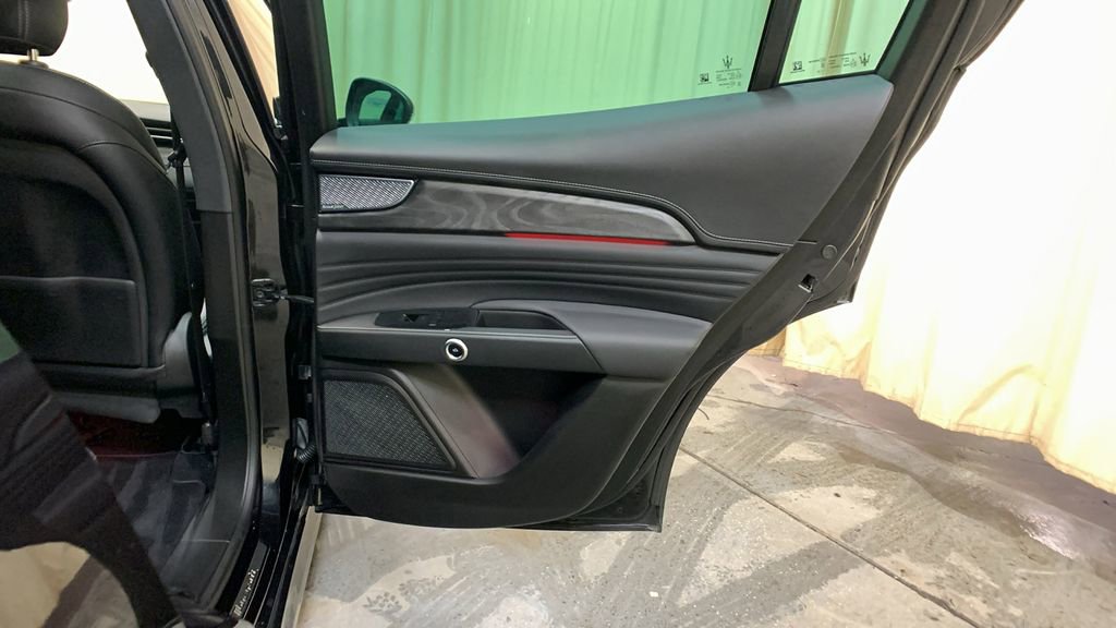 Used 2025 Maserati Grecale Modena image 17