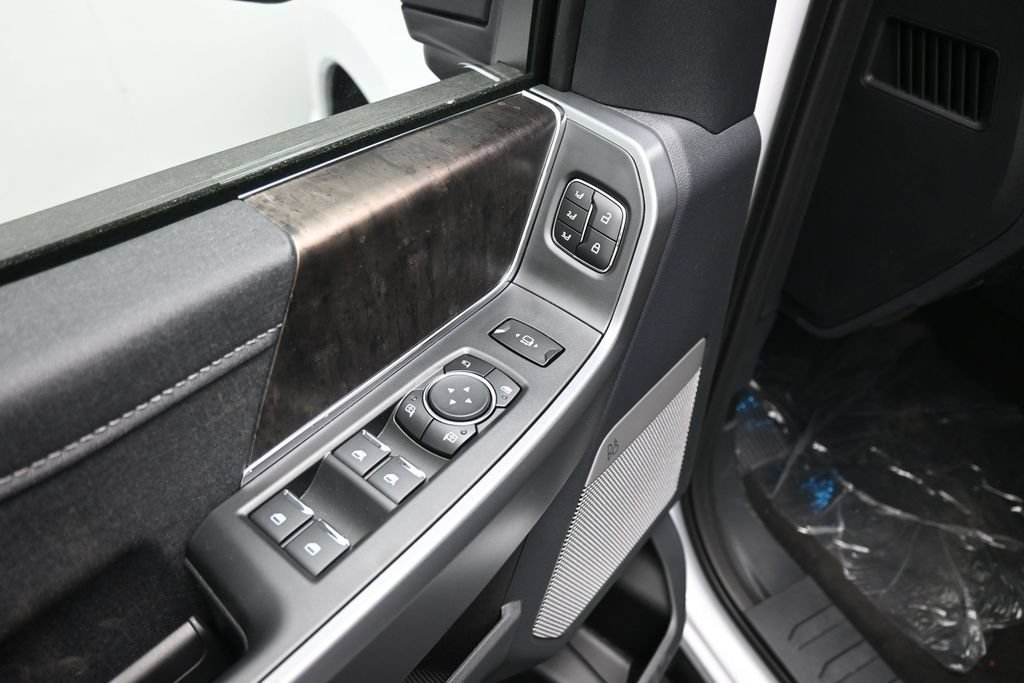 New 2026 Ford F250 Lariat w/ Black Appearance Package AWD/4WD image 11