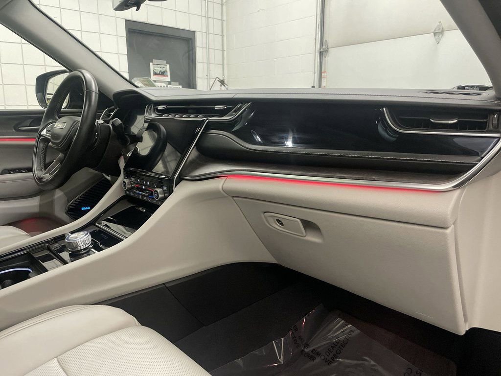 Used 2023 Jeep Grand Cherokee Overland w/ Advanced Protech Group III image 24