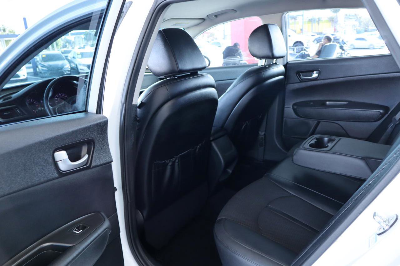 Used 2018 Kia Optima S w/ 18" Alloy Wheels Package image 30