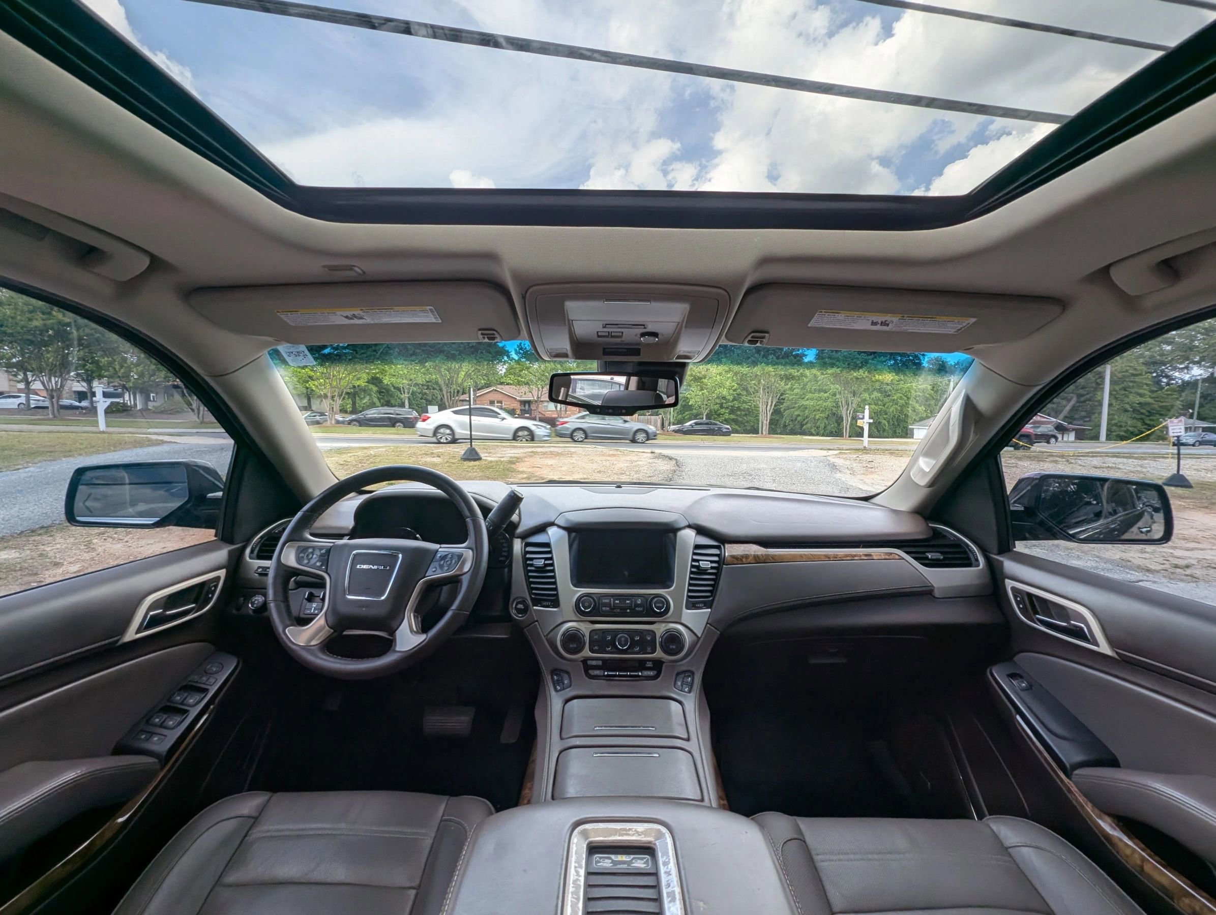 Used 2015 GMC Yukon Denali w/ Premium Package RWD image 16