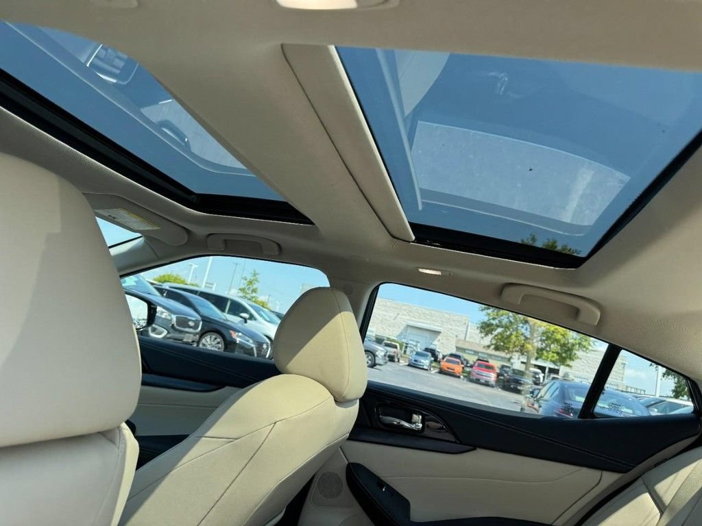 Used 2023 Nissan Maxima Platinum w/ Sport Mat Group FWD image 11