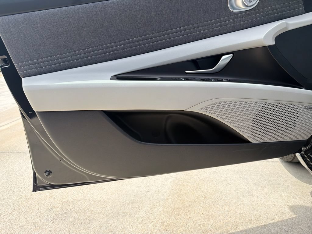 New 2026 Hyundai Elantra Limited FWD image 13