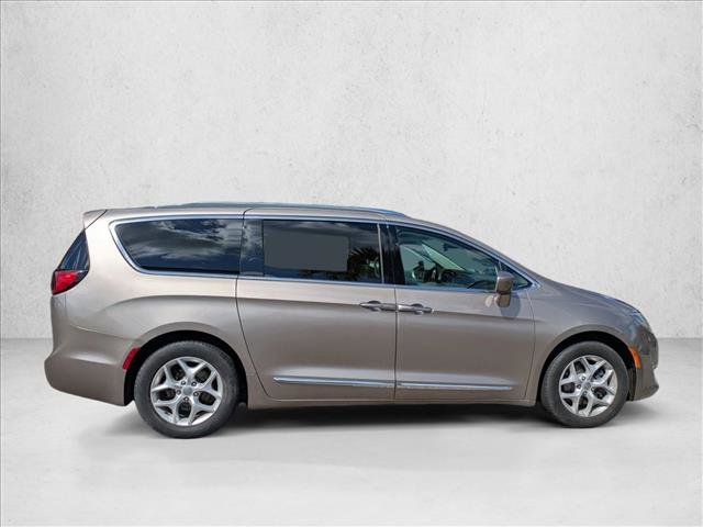 Used 2018 Chrysler Pacifica Touring-L w/ Tire & Wheel Group video 4