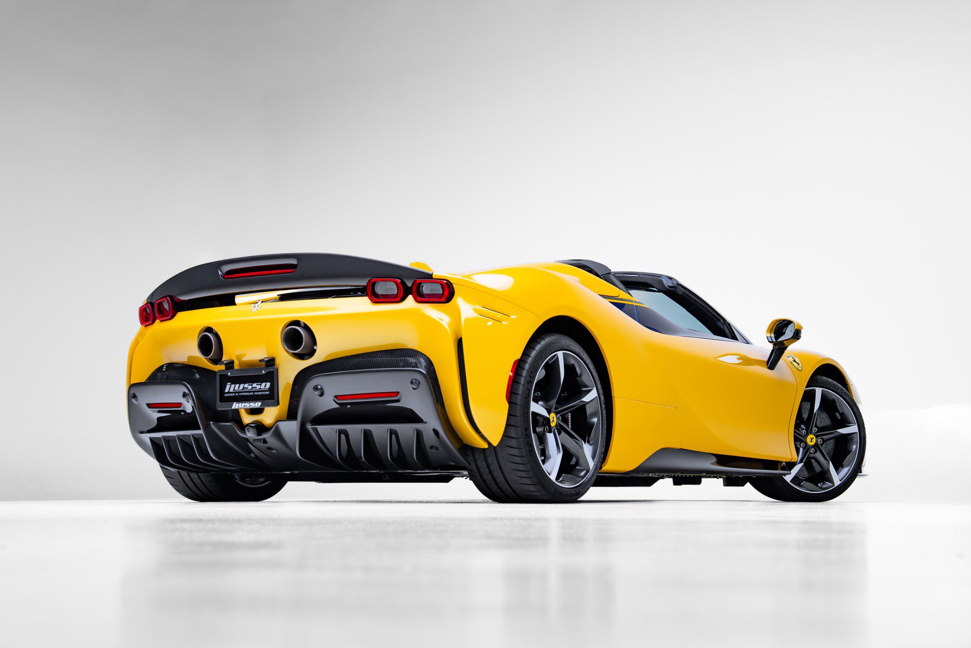 Used 2023 Ferrari SF90 Spider AWD/4WD image 4