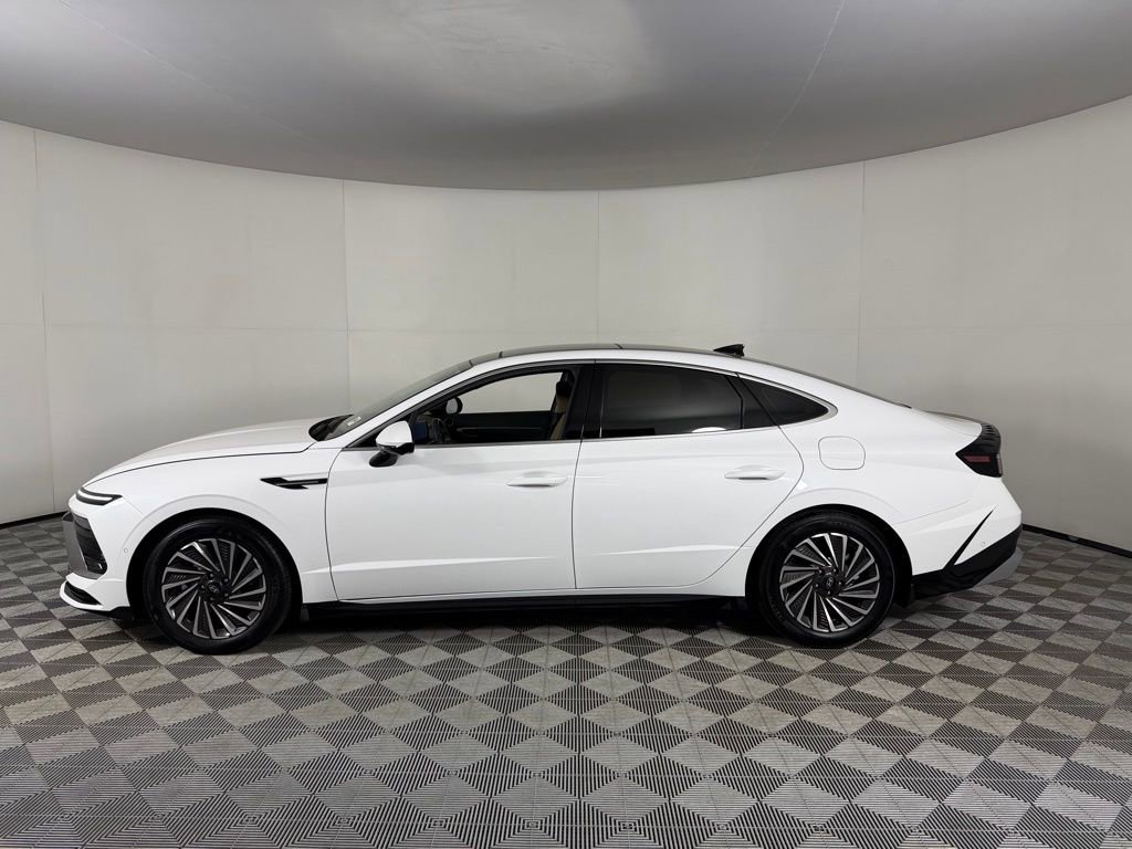 Used 2025 Hyundai Sonata Limited FWD image 11