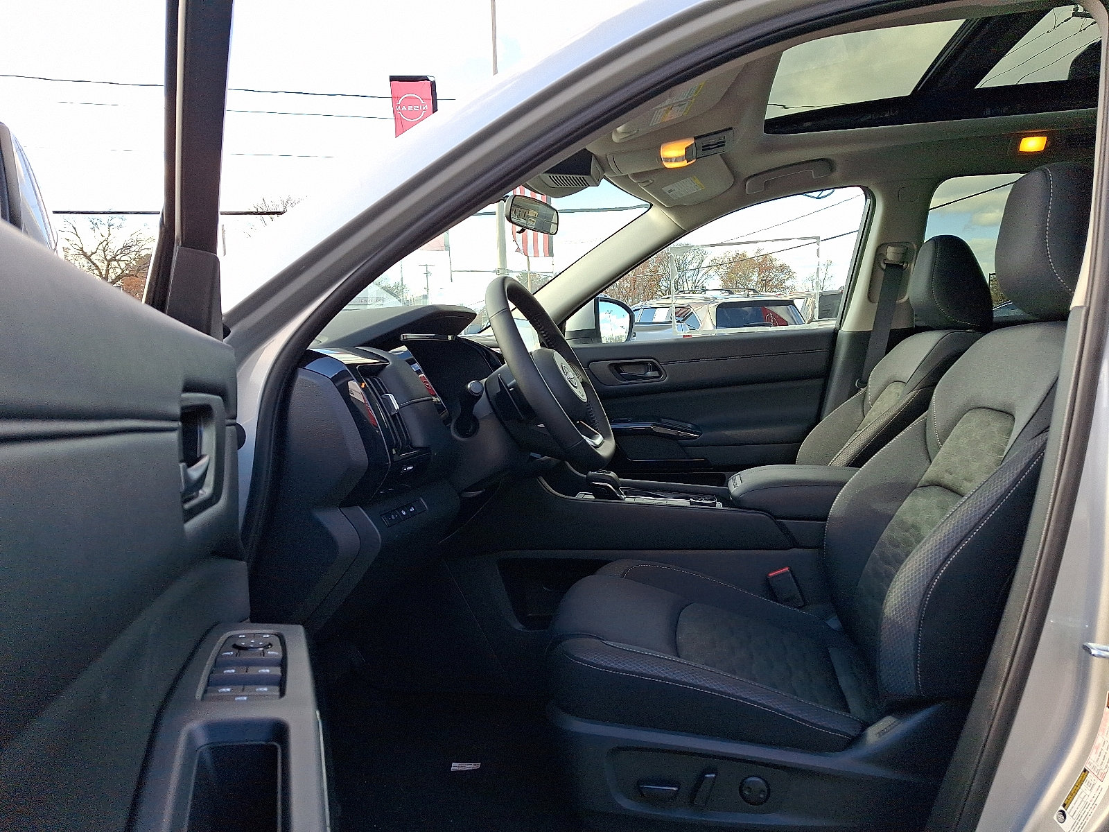 New 2025 Nissan Pathfinder SV w/ SV Premium Package image 9